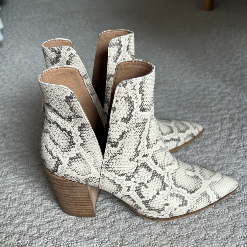 Steve Madden Kaylah Ankle Booties
